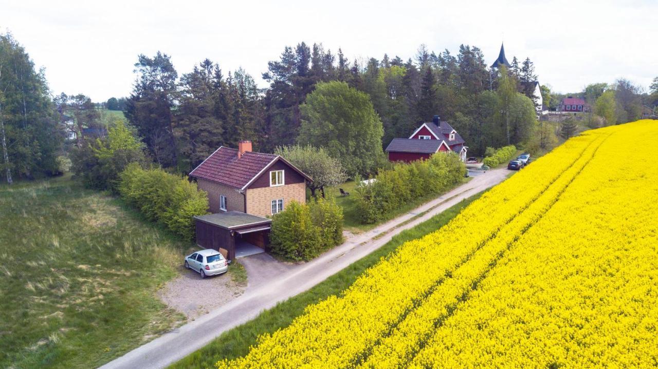 Bed and Breakfast The Cozy Little House à Motala Extérieur photo